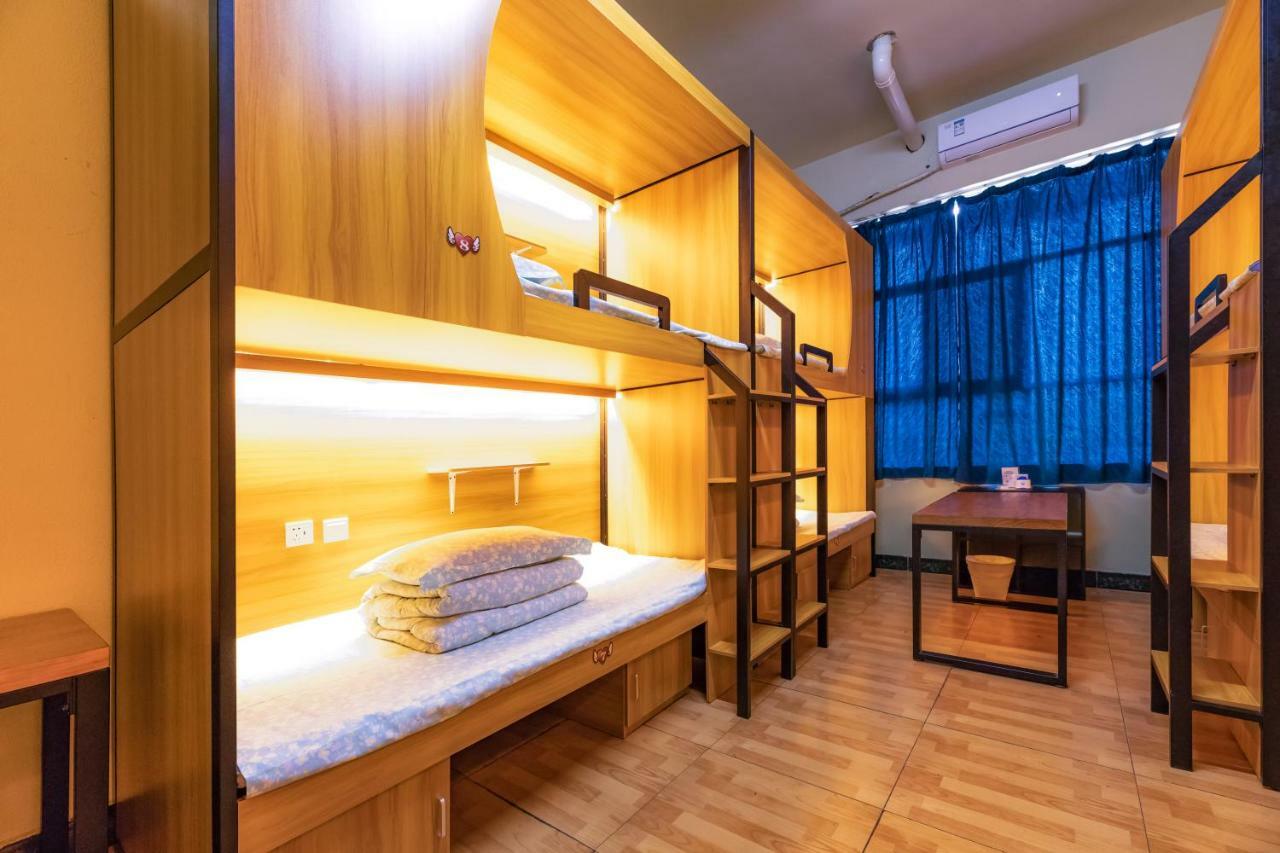 Chengdu Dreams Travel International Youth Hostel Exterior photo